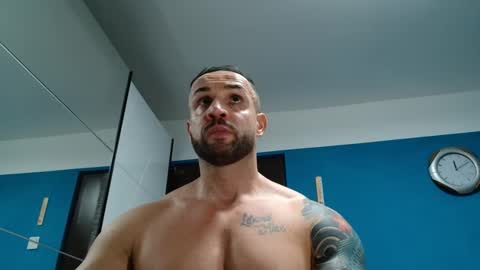 Snapshot of tridentmuscles chatting on February 10, 10:09 pm tridentmuscles online show from February 10, 10:09 pm
