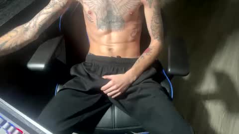 Leo online show from February 6, 11:45 pm