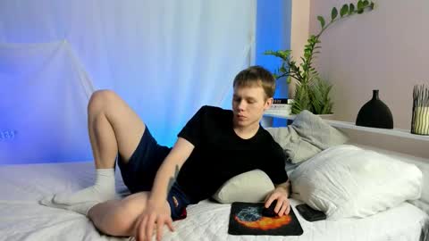 Angus online show from February 25, 7:04 pm