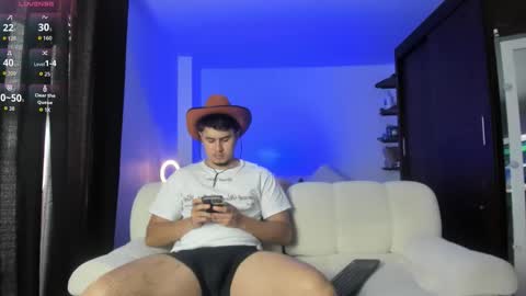 Snapshot of twintease chatting on October 17, 3:27 pm twintease online show from October 17, 3:27 pm