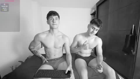 Snapshot of twintease chatting on January 26, 1:20 am twintease online show from January 26, 1:20 am