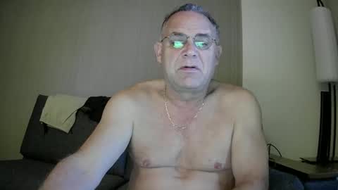 Twopeopleinlove online show from November 3, 3:14 pm