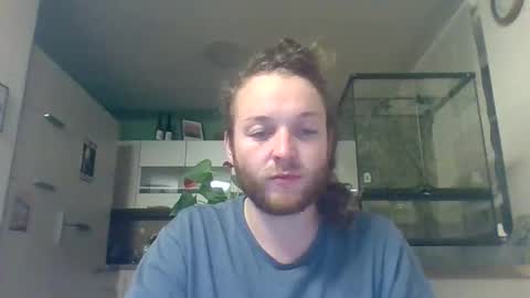 Snapshot of tworoardsdiverge chatting on October 25, 2:02 am tworoardsdiverge online show from October 25, 2:02 am