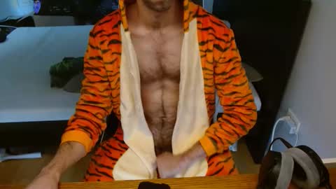 twunkyfitstud online show from October 31, 9:07 pm