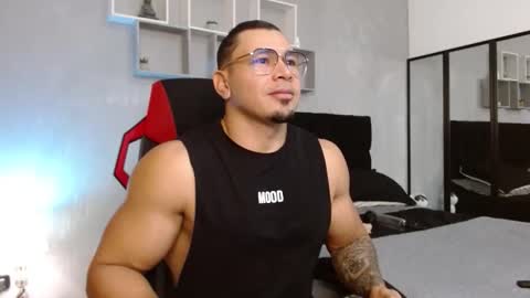 tyler_hank1 online show from November 1, 10:03 pm