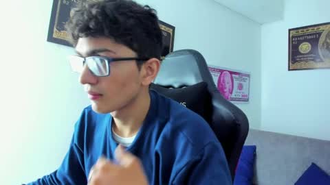 Snapshot of tylerwhiite_ chatting on February 11, 2:57 am online show from February 11, 2:57 am