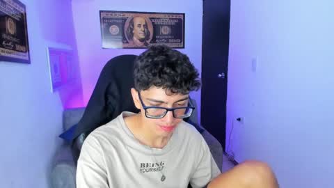 Snapshot of tylerwhiite_ chatting on February 26, 2:59 am online show from February 26, 2:59 am