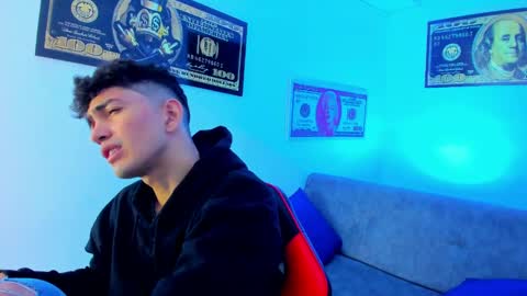 Snapshot of tylerwhiite_ chatting on January 14, 2:50 am online show from January 14, 2:50 am