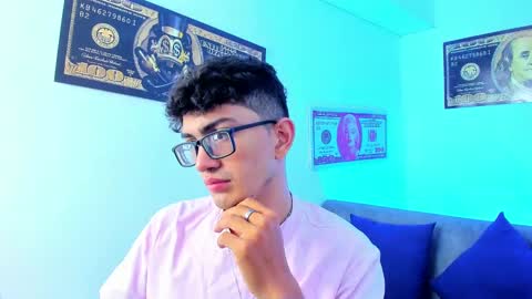 Snapshot of tylerwhiite_ chatting on January 18, 2:51 am online show from January 18, 2:51 am