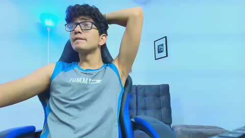Snapshot of tylerwhiite_ chatting on September 9, 4:45 am online show from September 9, 4:45 am
