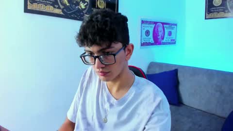 Snapshot of tylerwhiite_ chatting on February 4, 3:11 am online show from February 4, 3:11 am