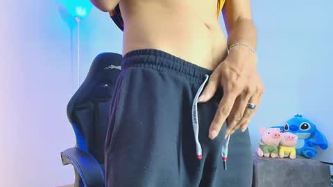 Snapshot of tylerwhiite_ chatting on September 16, 2:07 pm online show from September 16, 2:07 pm