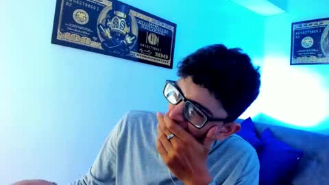 Snapshot of tylerwhiite_ chatting on January 8, 2:57 am online show from January 8, 2:57 am