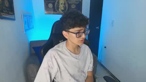 Snapshot of tylerwhiite_ chatting on February 27, 3:25 am online show from February 27, 3:25 am