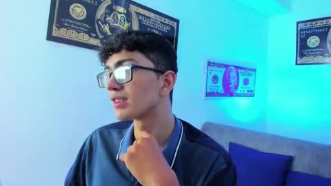 Snapshot of tylerwhiite_ chatting on January 28, 2:53 am online show from January 28, 2:53 am