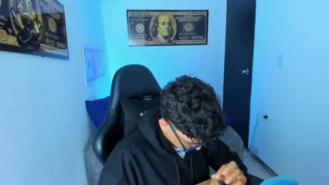 Snapshot of tylerwhiite_ chatting on February 23, 2:56 am online show from February 23, 2:56 am