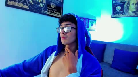 Snapshot of tylerwhiite_ chatting on January 24, 3:11 am online show from January 24, 3:11 am
