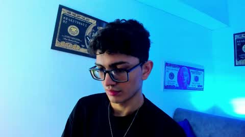 Snapshot of tylerwhiite_ chatting on January 12, 2:45 am online show from January 12, 2:45 am