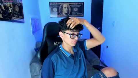 Snapshot of tylerwhiite_ chatting on March 4, 2:27 am online show from March 4, 2:27 am
