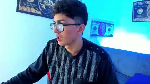 Snapshot of tylerwhiite_ chatting on January 7, 2:54 am online show from January 7, 2:54 am
