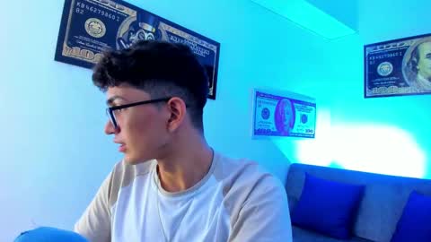Snapshot of tylerwhiite_ chatting on January 4, 2:46 am online show from January 4, 2:46 am