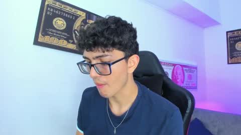 Snapshot of tylerwhiite_ chatting on March 11, 2:54 am online show from March 11, 2:54 am