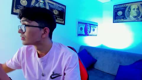 Snapshot of tylerwhiite_ chatting on January 9, 2:54 am online show from January 9, 2:54 am