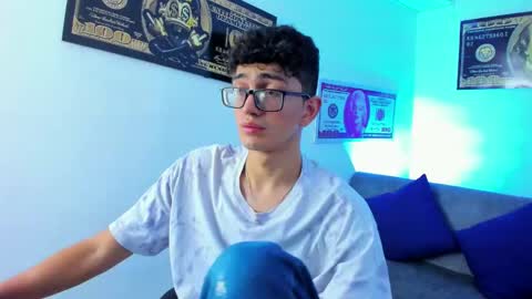 Snapshot of tylerwhiite_ chatting on January 23, 3:05 am online show from January 23, 3:05 am