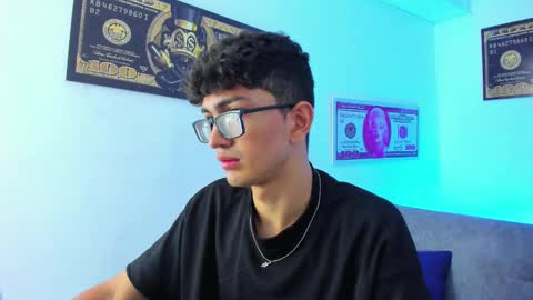 Snapshot of tylerwhiite_ chatting on January 29, 3:01 am online show from January 29, 3:01 am