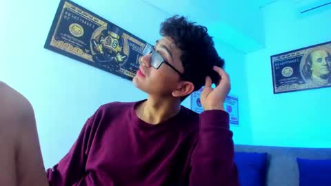 Snapshot of tylerwhiite_ chatting on December 23, 3:07 am online show from December 23, 3:07 am
