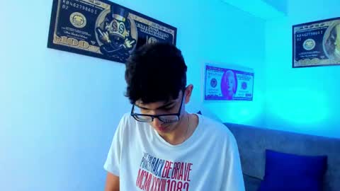 Snapshot of tylerwhiite_ chatting on January 10, 3:07 am online show from January 10, 3:07 am
