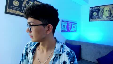 Snapshot of tylerwhiite_ chatting on January 11, 3:13 am online show from January 11, 3:13 am