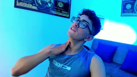 Snapshot of tylerwhiite_ chatting on January 5, 3:00 am online show from January 5, 3:00 am