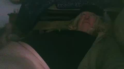 umbrado online show from December 11, 4:16 pm