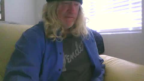 umbrado online show from December 18, 8:03 pm