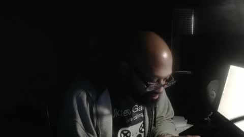 un dress me online show from February 15, 10:00 am