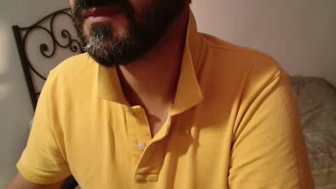 Snapshot of under_thedesk chatting on September 17, 8:43 pm Giov online show from September 17, 8:43 pm