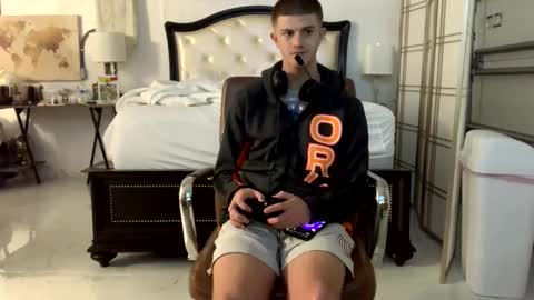 Stepbro online show from February 10, 10:40 pm