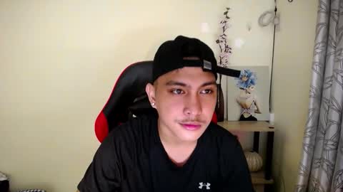 Snapshot of urcuteguy_jhonx chatting on October 21, 4:43 pm Dannie online show from October 21, 4:43 pm