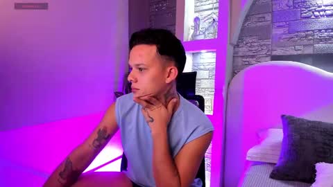 valentino_moretti online show from November 18, 12:20 pm