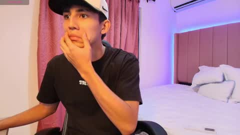 valentino_rey online show from April 18, 12:39 pm