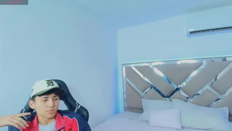 valentino_rey online show from April 16, 12:05 pm