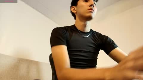 valentino_rey online show from April 17, 12:30 pm