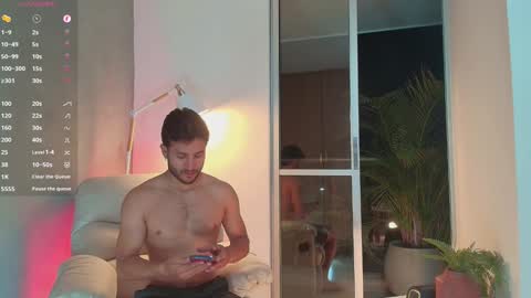 Snapshot of valentinoford chatting on January 25, 5:29 am Valentino online show from January 25, 5:29 am