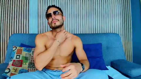 Vans Ross online show from February 4, 7:31 pm