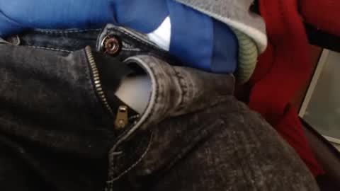 Erik online show from December 11, 6:37 pm