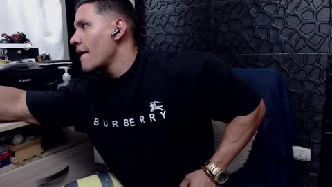 Viktor Herrera online show from February 11, 1:31 am