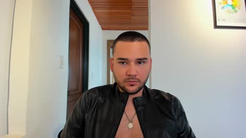 Vito Ferrer online show from February 3, 12:36 pm