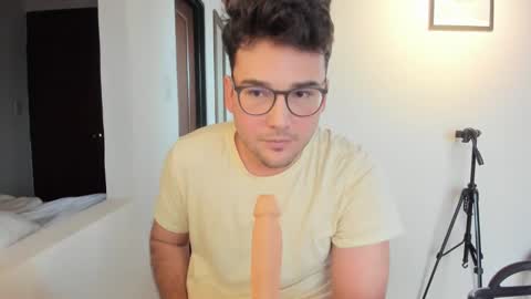 Vito Ferrer online show from October 13, 12:11 pm