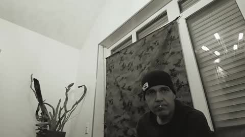 voyeuredeluxe online show from March 6, 2:19 am